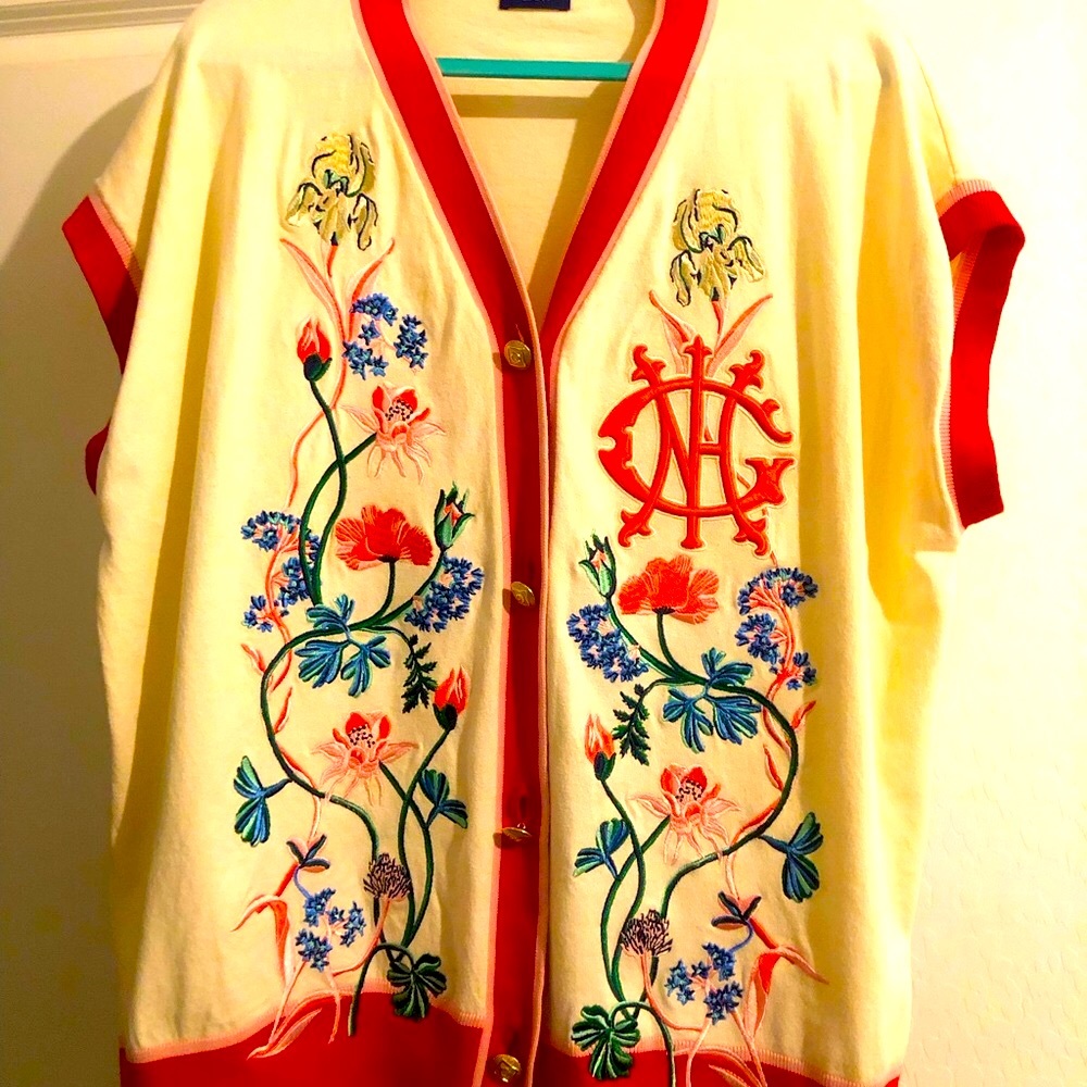Beautiful embroidered Gant Vest with gorgeous details and gold buttons. - Picture 3 of 4